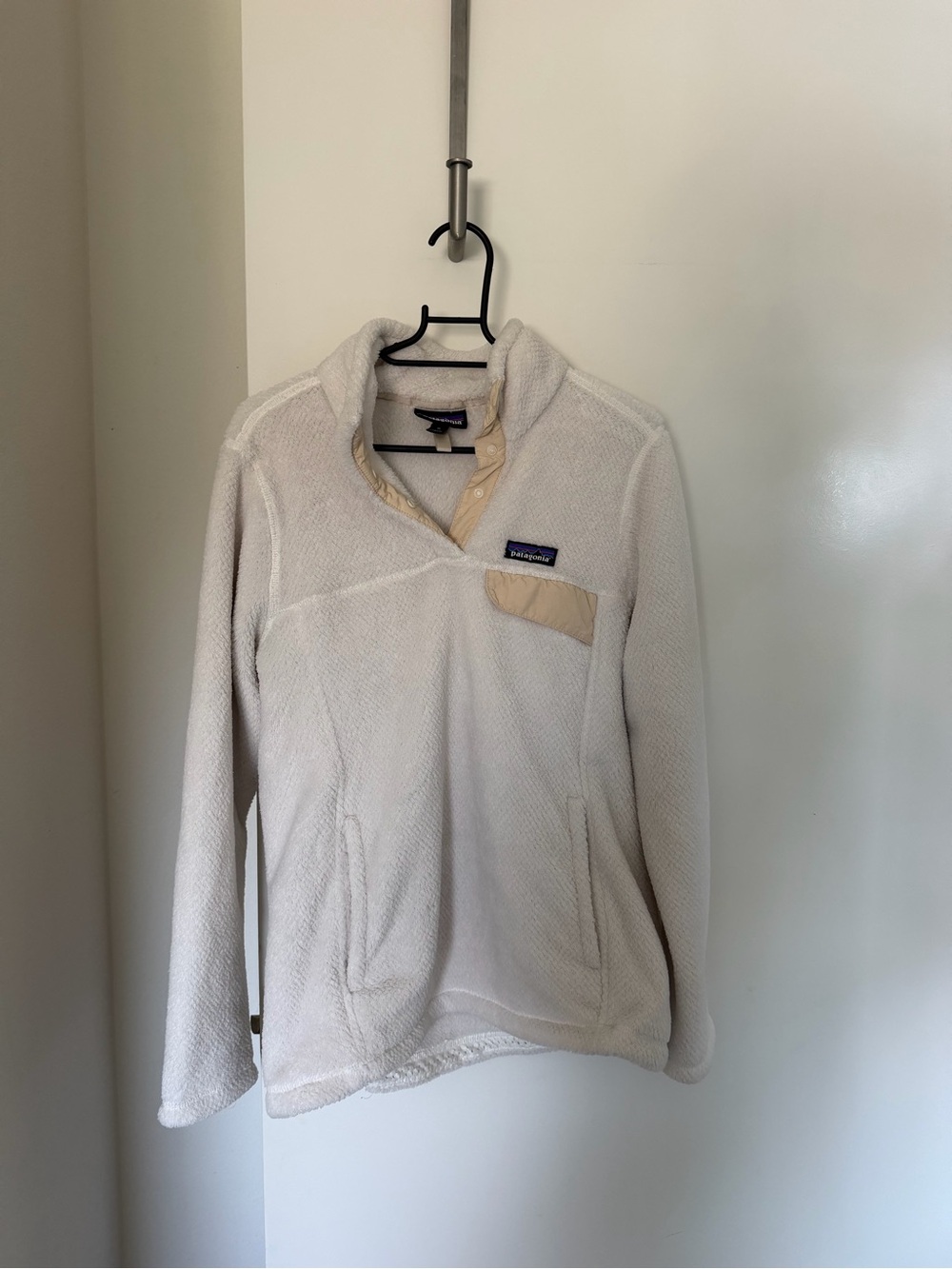 Patagonia Cream and Tan Fleece Snap Pullover - Picture 2 of 6
